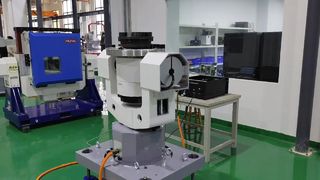 Dreiachsiger elektrischer Hubdrehtisch